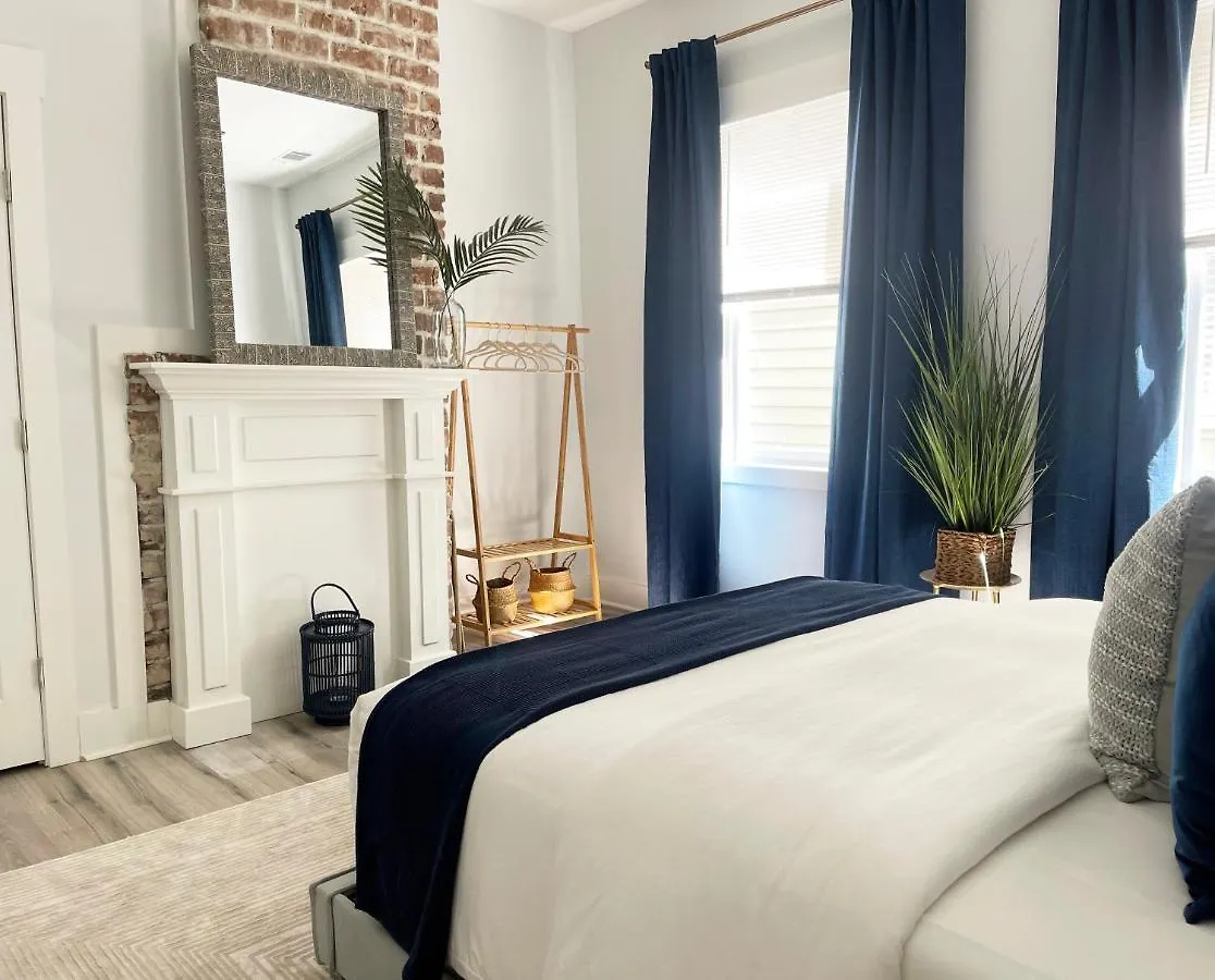 New! Stylish 1900S Renovated Duplex Apartment Building Near Forsyth & River St Savannah 0*,