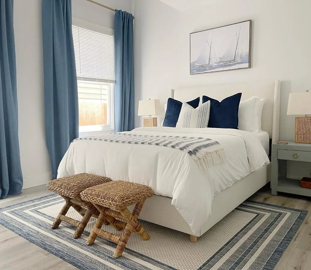 New! Stylish 1900S Renovated Duplex Apartment Building Near Forsyth & River St Savannah