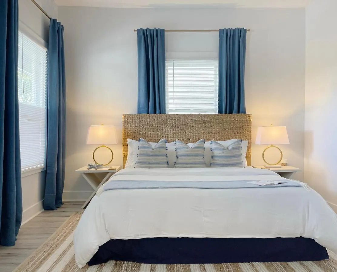 New! Stylish 1900S Renovated Duplex Apartment Building Near Forsyth & River St Savannah United States