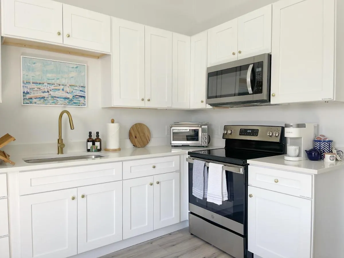 New! Stylish 1900S Renovated Duplex Apartment Building Near Forsyth & River St Savannah