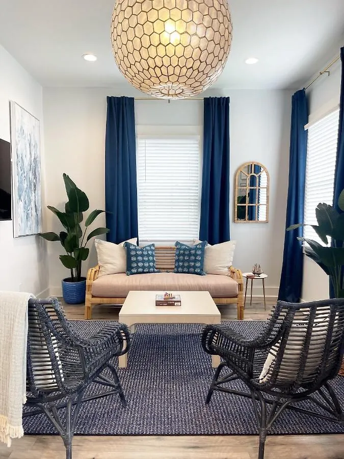 New! Stylish 1900S Renovated Duplex Apartment Building Near Forsyth & River St Savannah United States