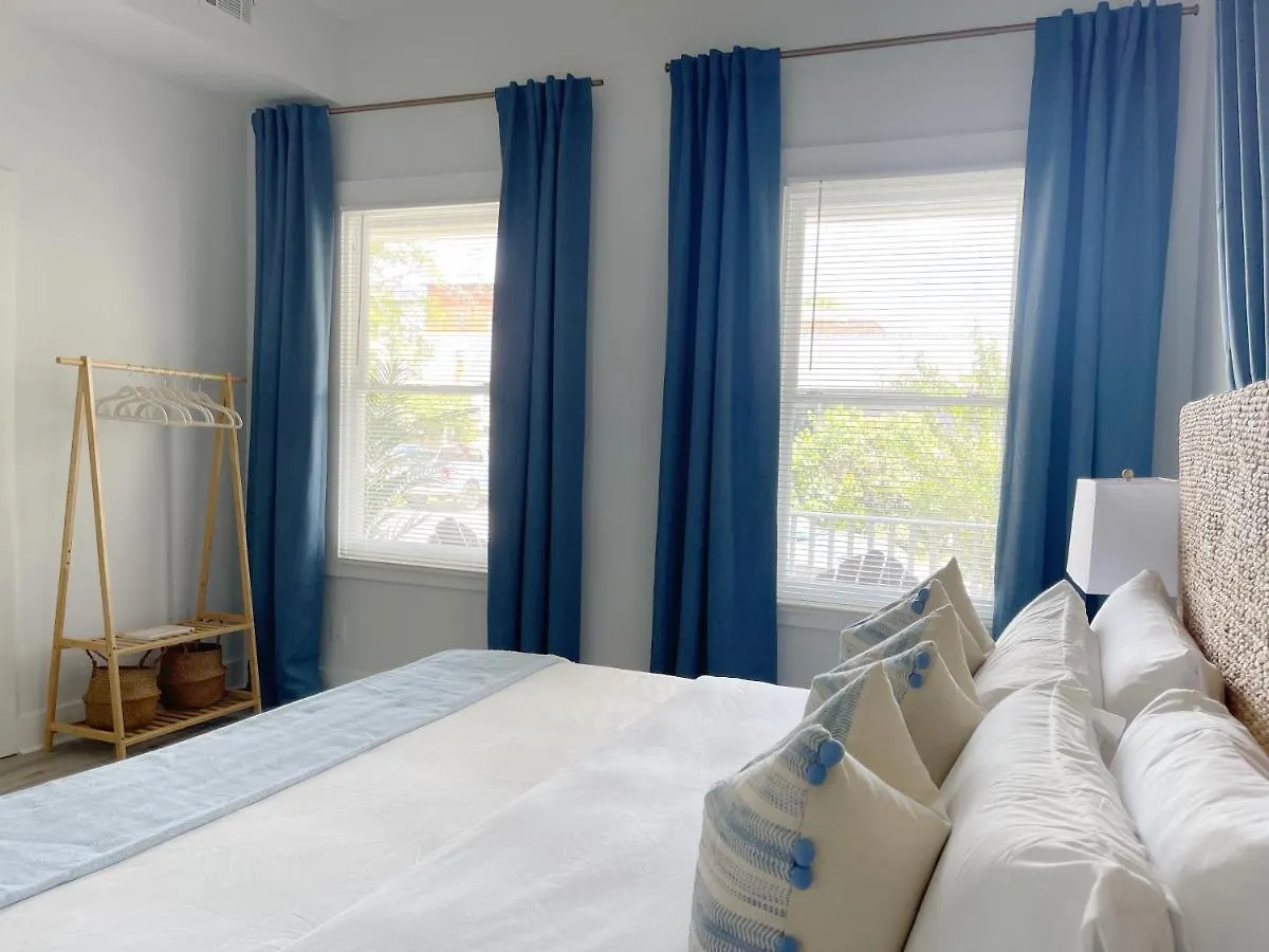 New! Stylish 1900S Renovated Duplex Apartment Building Near Forsyth & River St Savannah United States