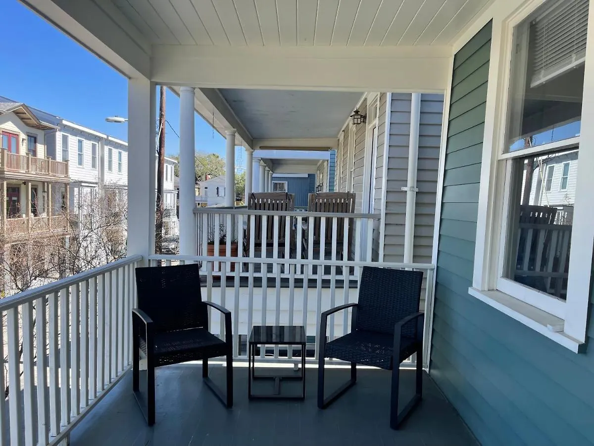 New! Stylish 1900S Renovated Duplex Apartment Building Near Forsyth & River St Savannah United States