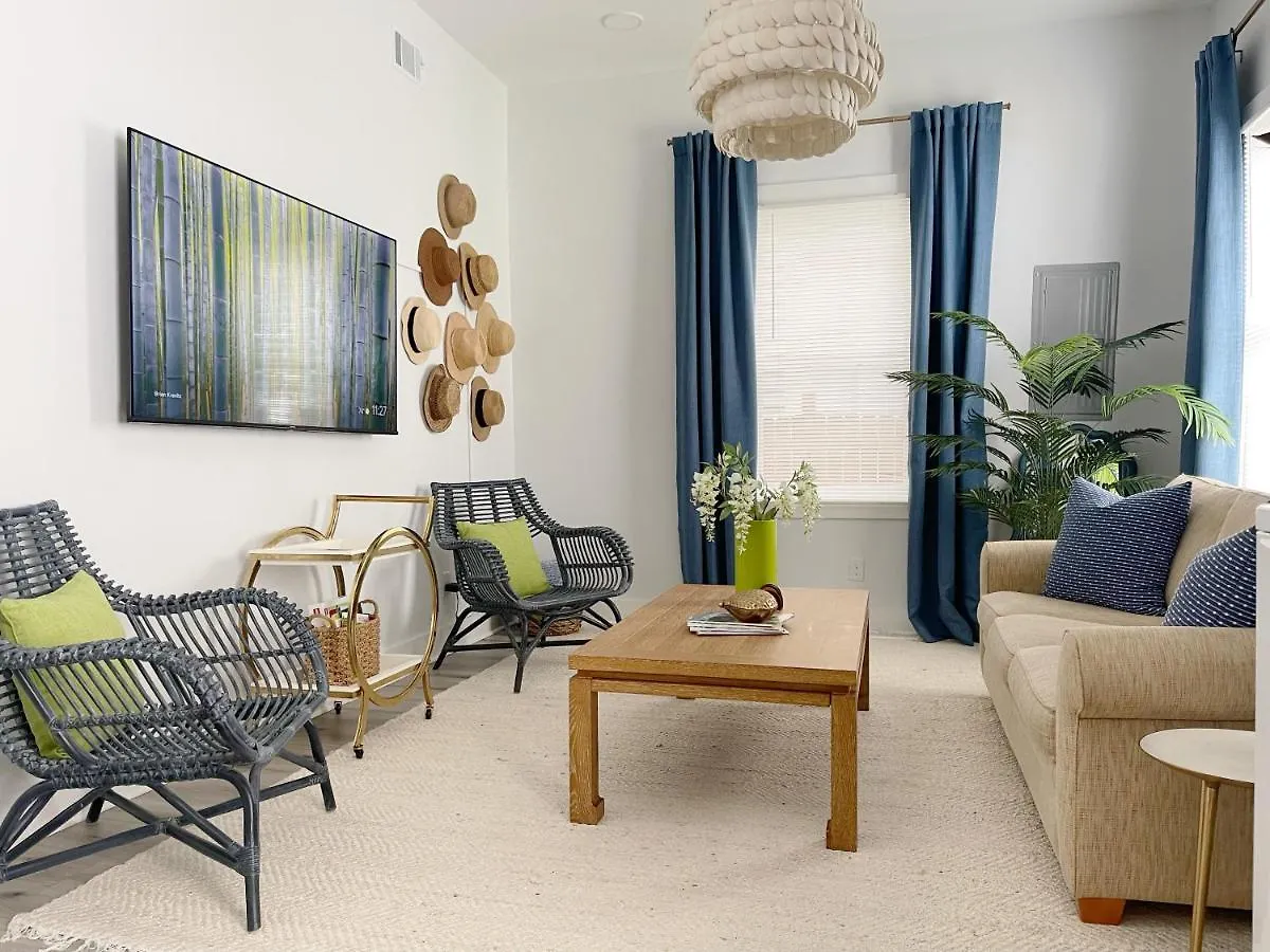 New! Stylish 1900S Renovated Duplex Apartment Building Near Forsyth & River St Savannah