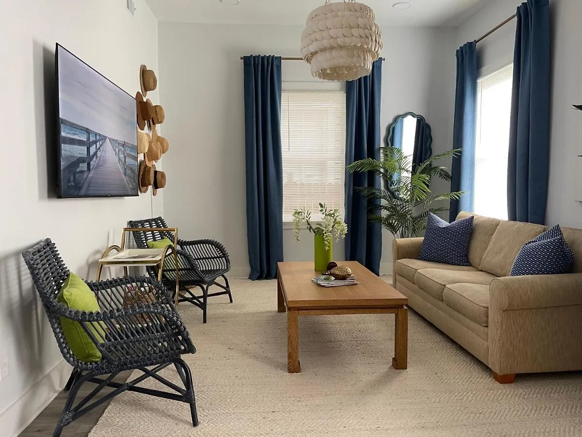 New! Stylish 1900S Renovated Duplex Apartment Building Near Forsyth & River St Savannah United States