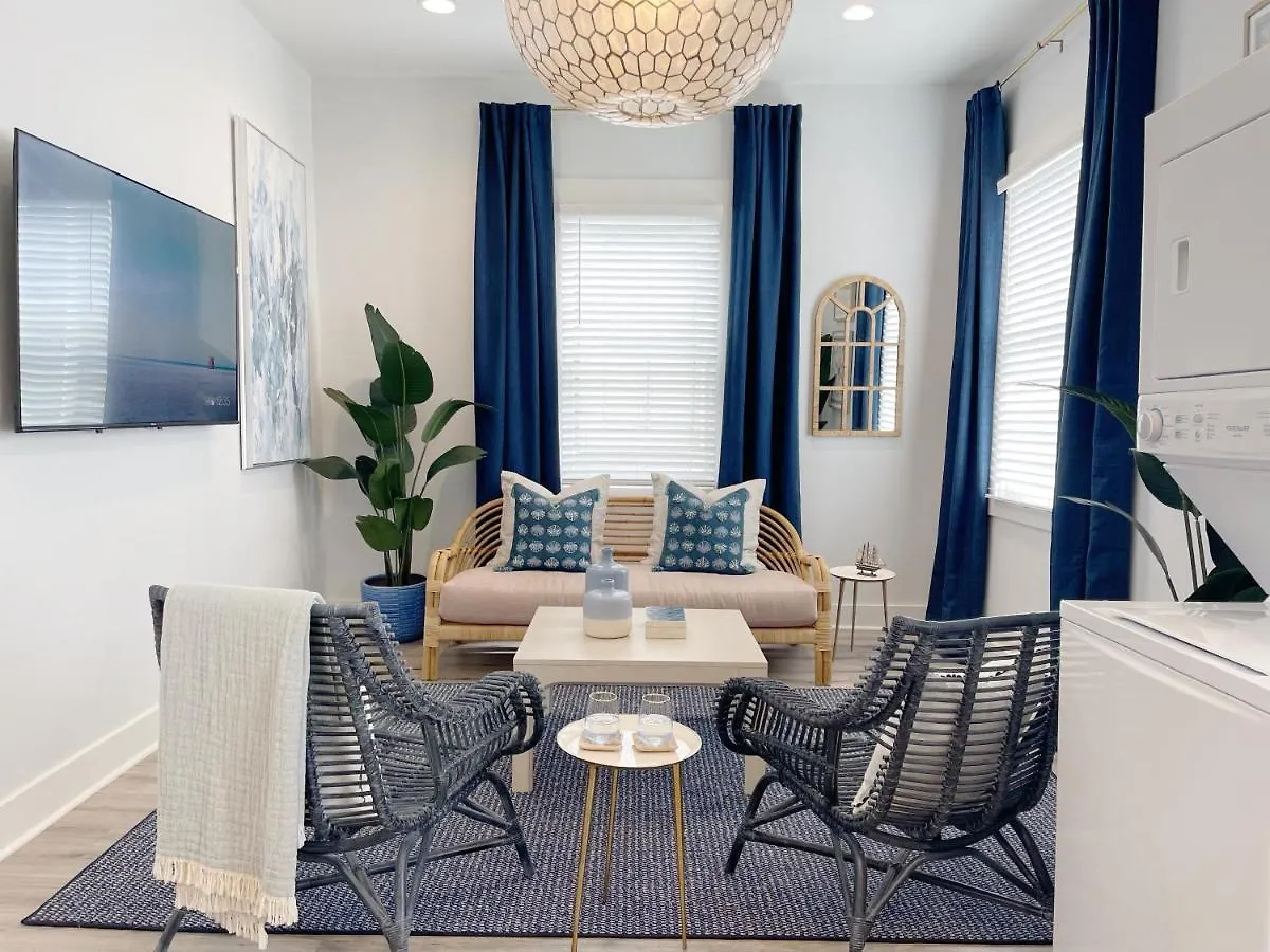 New! Stylish 1900S Renovated Duplex Apartment Building Near Forsyth & River St Savannah 0*,  Verenigde Staten