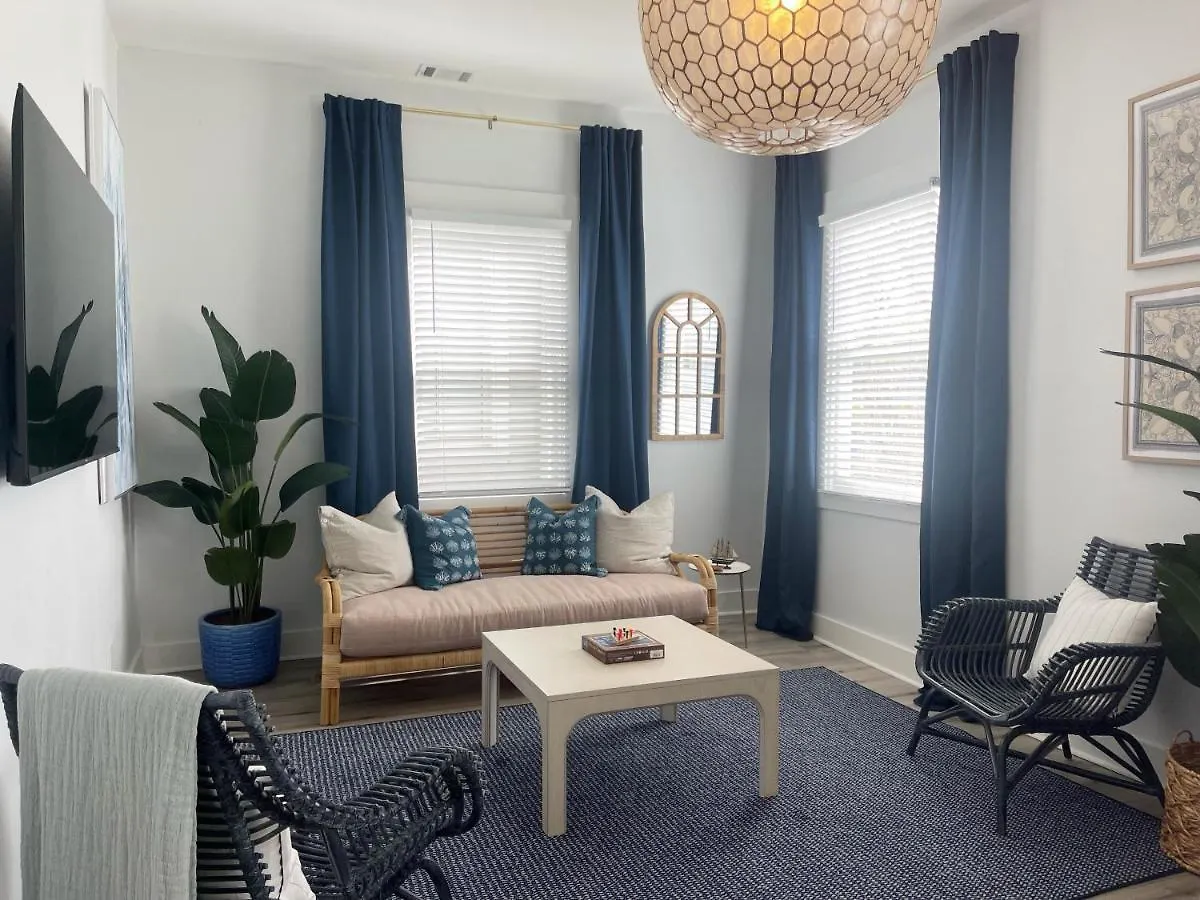 New! Stylish 1900S Renovated Duplex Apartment Building Near Forsyth & River St Savannah United States