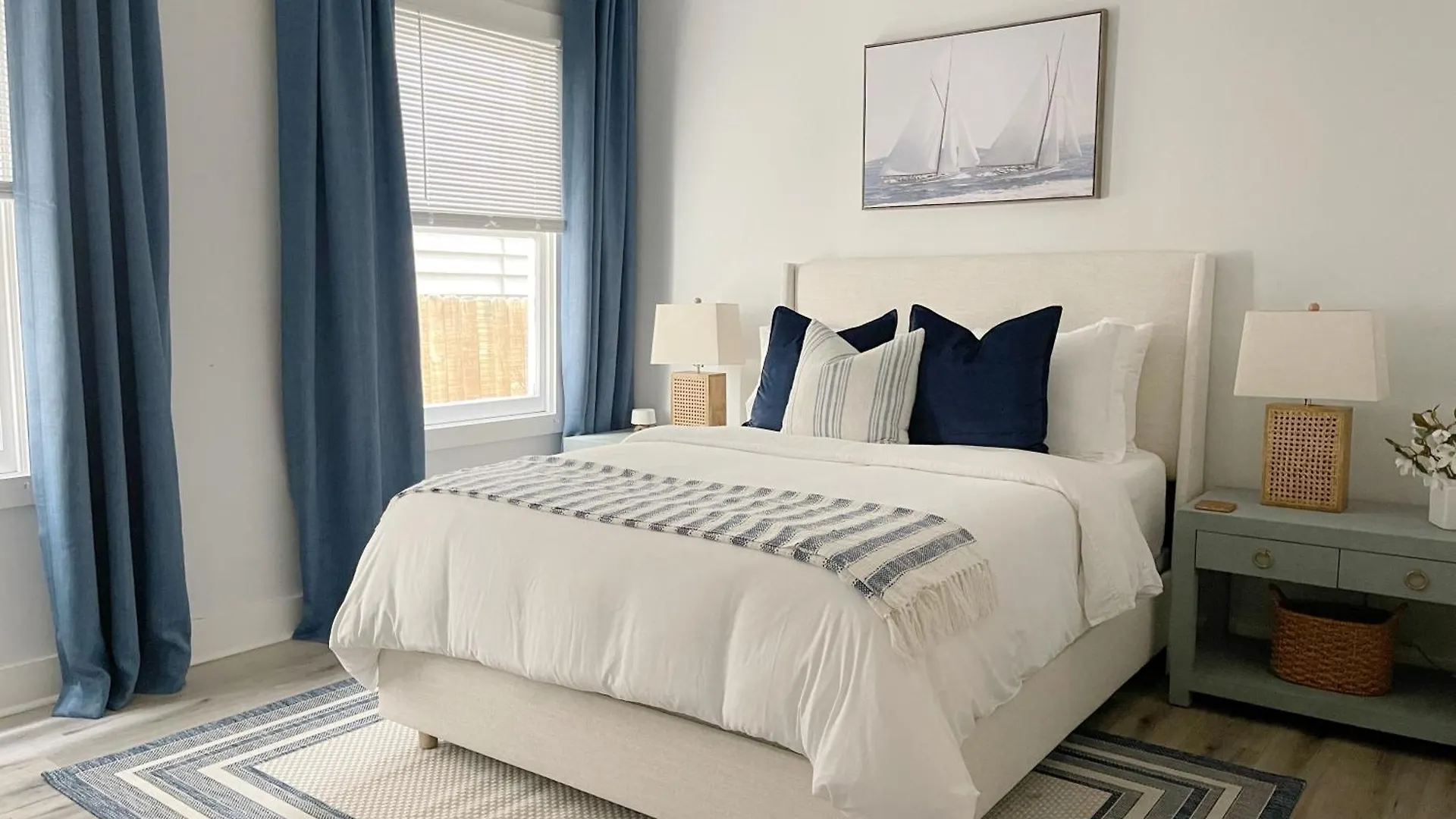 New! Stylish 1900S Renovated Duplex Apartment Building Near Forsyth & River St Savannah